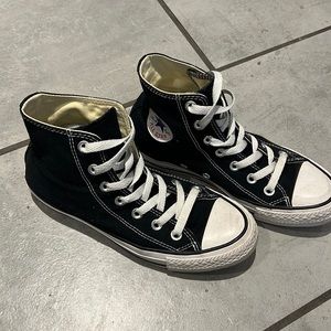 Black women Converse high tops size 6